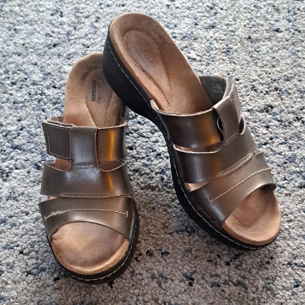 Women’s Metallic Gray Slide Sandals with Cushioned Footbed